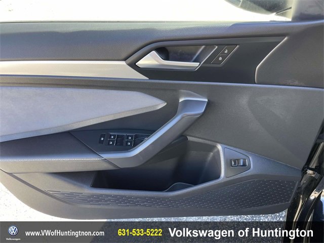 Certified 2025 Volkswagen Jetta SE w/ Sunroof Package image 14