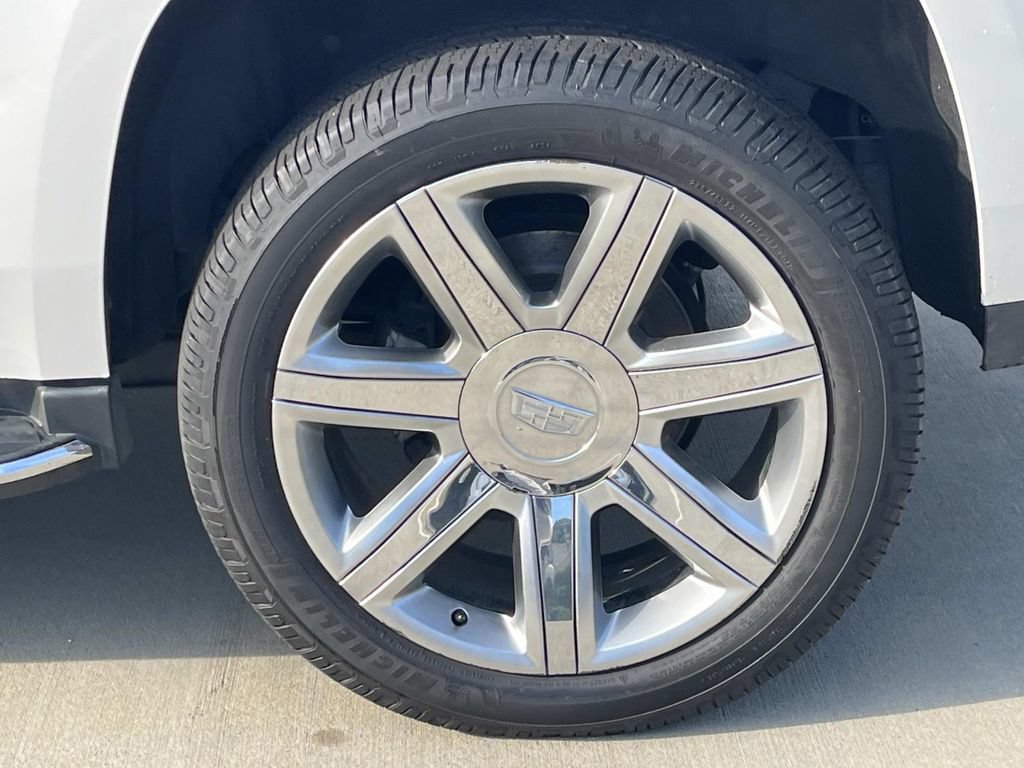 Used 2020 Cadillac Escalade Luxury AWD/4WD image 11