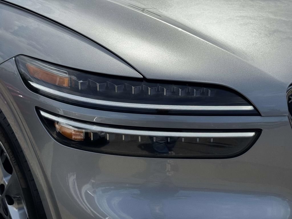 Certified 2026 Genesis GV70 2.5T Advanced AWD/4WD image 9