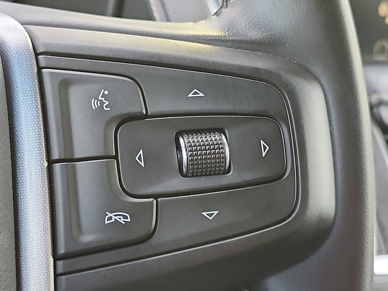 Used 2023 GMC Yukon SLT image 29