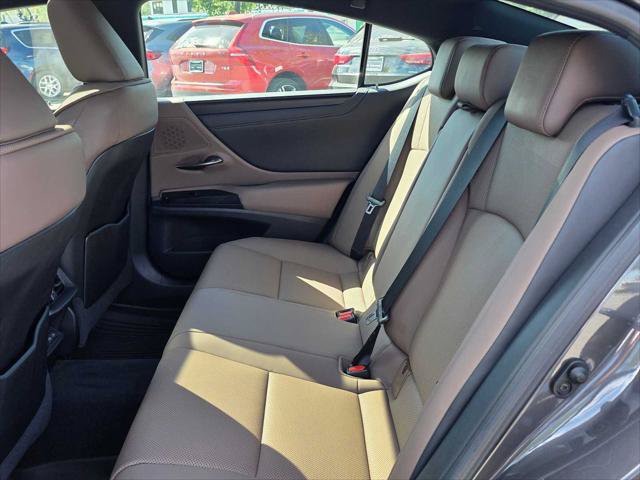 Used 2022 Lexus ES 250 w/ Premium Package AWD/4WD image 16