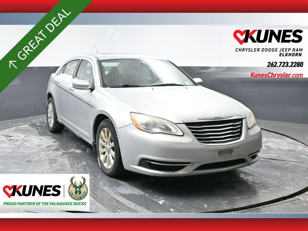 Used 2011 Chrysler 200 Touring image 1