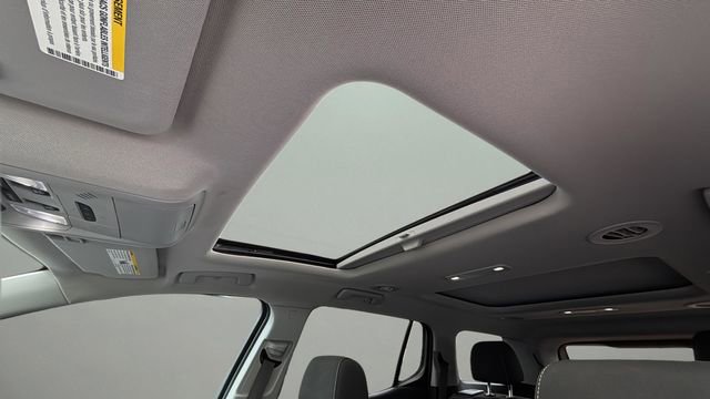 Used 2023 GMC Acadia SLE w/ Driver Convenience Package FWD image 19