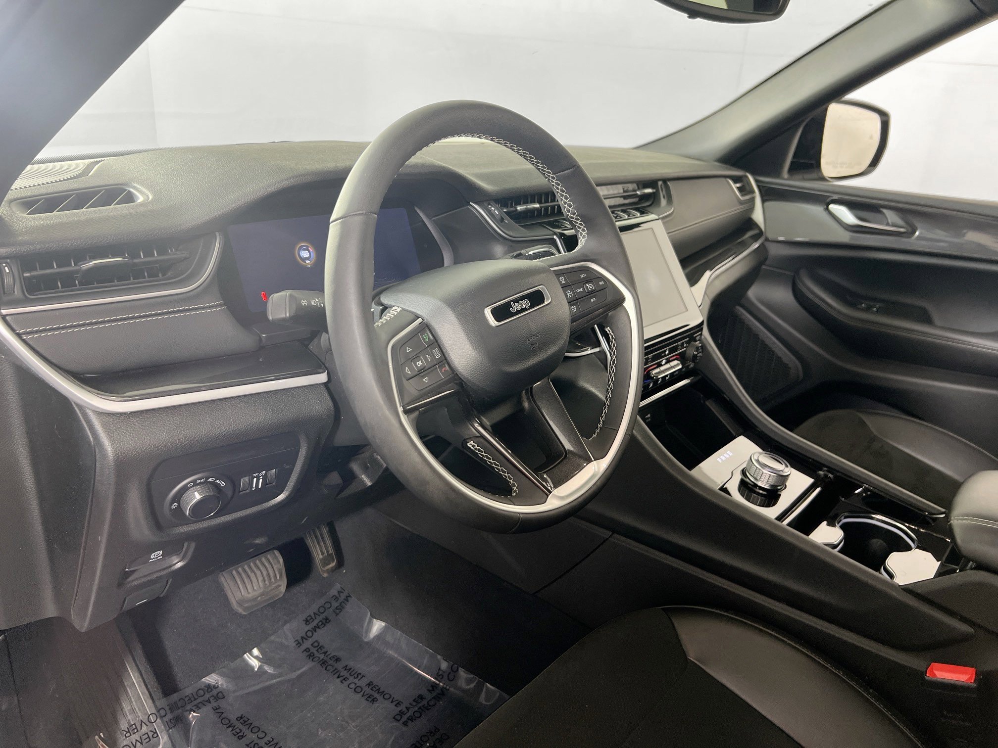 Used 2023 Jeep Grand Cherokee L Laredo AWD/4WD image 9