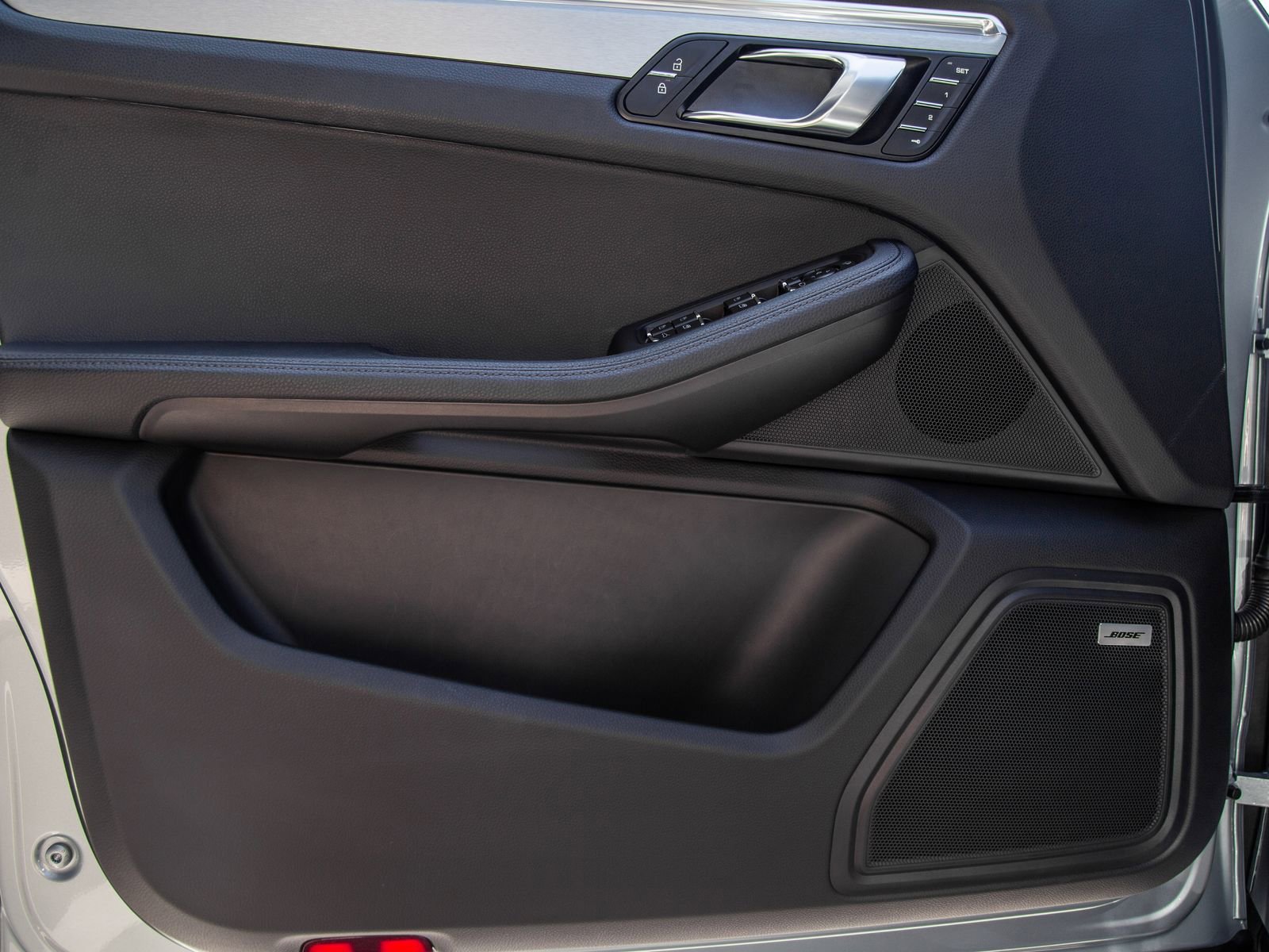 Certified 2025 Porsche Macan AWD/4WD image 14
