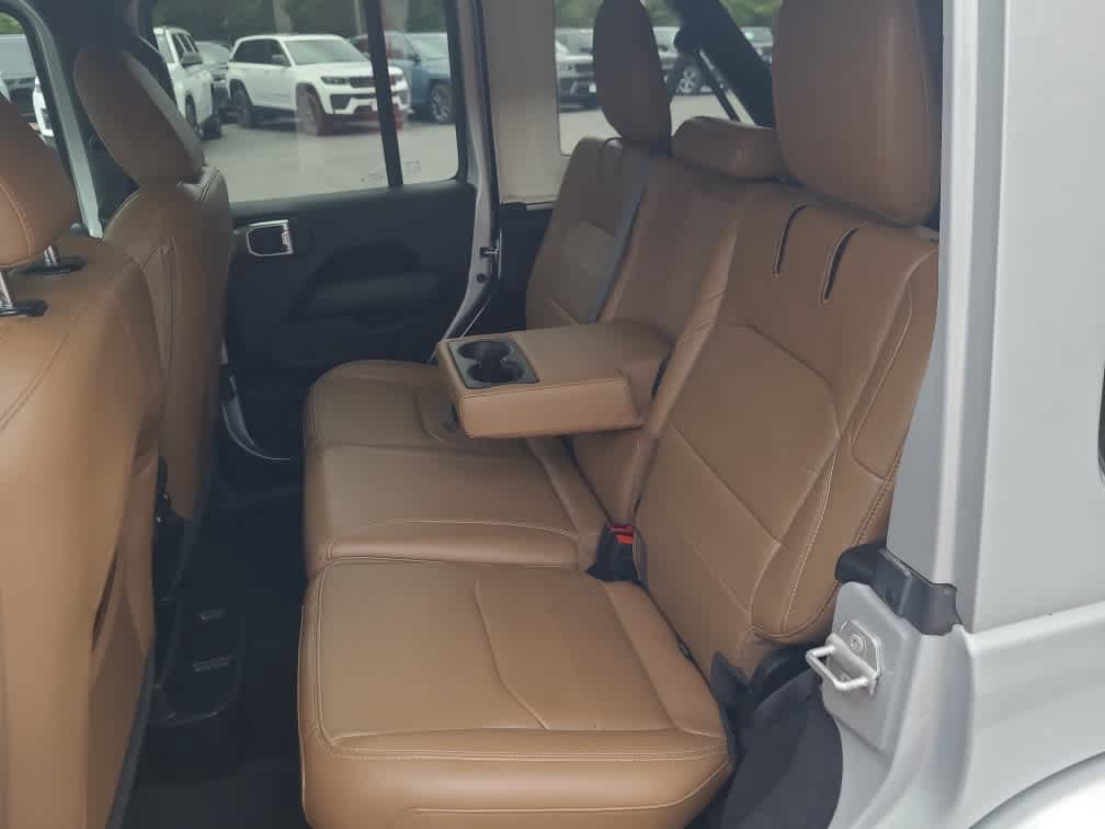 Used 2023 Jeep Wrangler Unlimited Sahara w/ Cold Weather Group AWD/4WD image 26