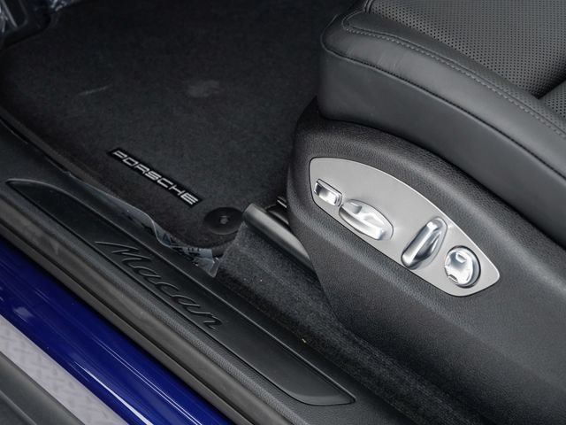 Certified 2025 Porsche Macan AWD/4WD image 11