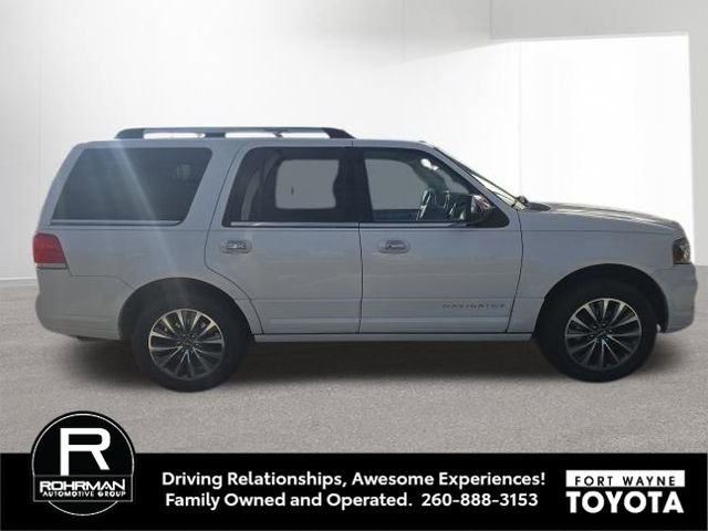 Used 2017 Lincoln Navigator Select image 6