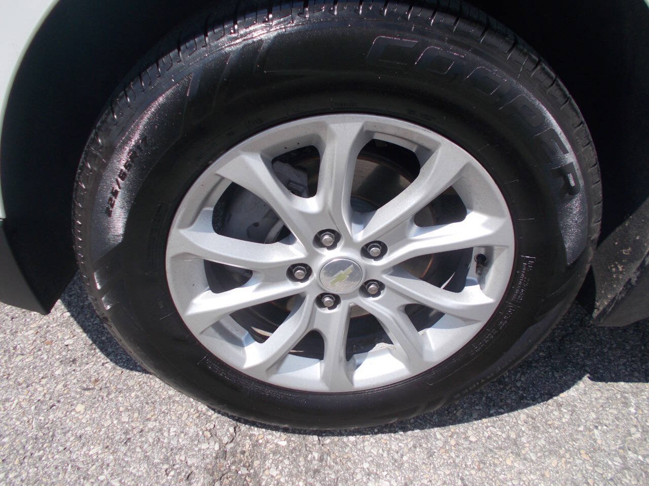 Used 2019 Chevrolet Equinox LS w/ LS Convenience Package AWD/4WD image 11