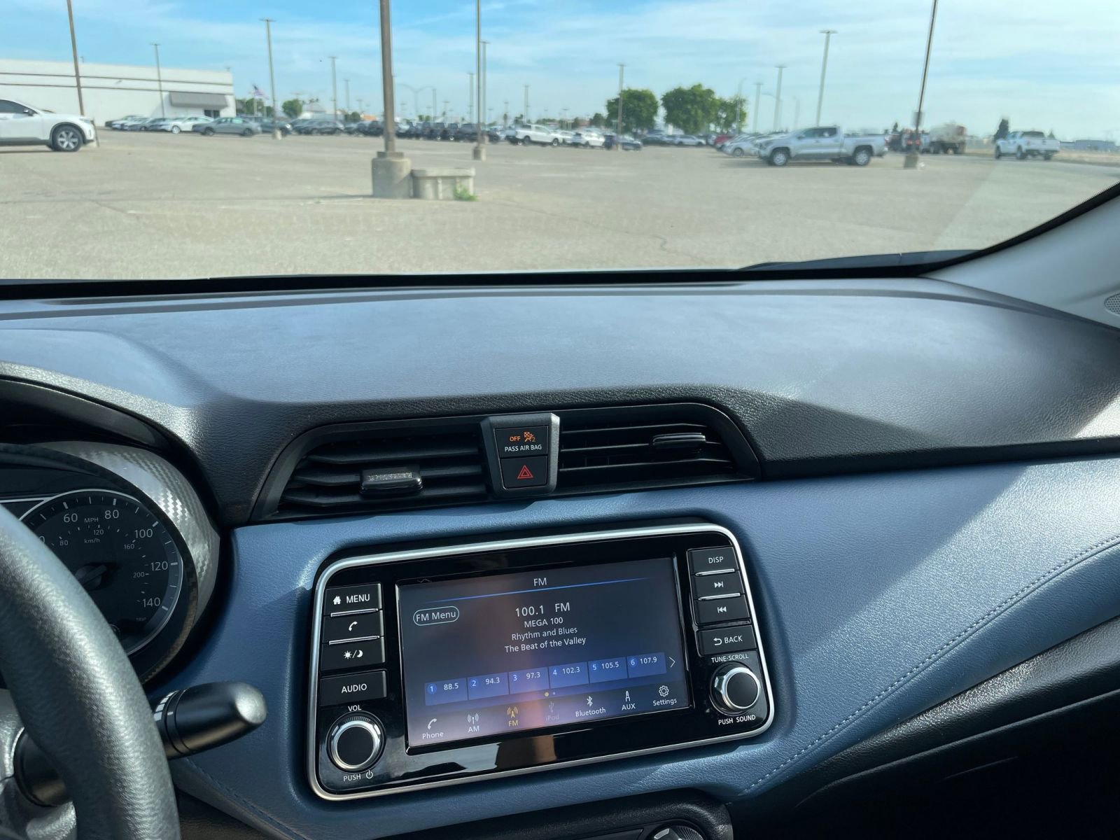 Used 2025 Nissan Versa SV FWD image 17