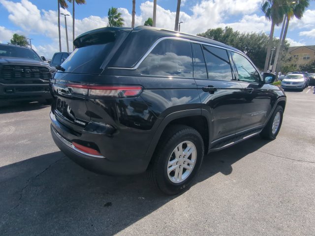 Used 2025 Jeep Grand Cherokee Laredo w/ Luxury Tech Group I RWD image 4