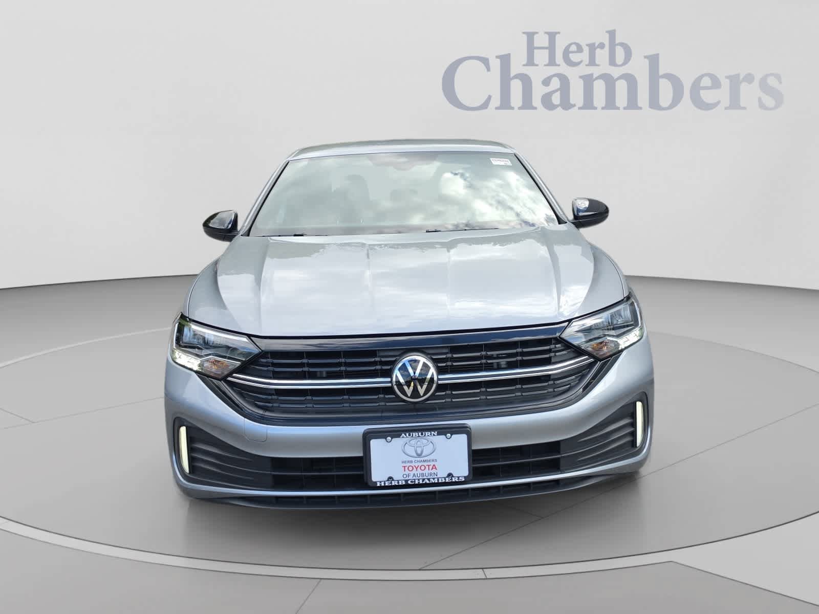 Used 2023 Volkswagen Jetta Sport FWD image 2