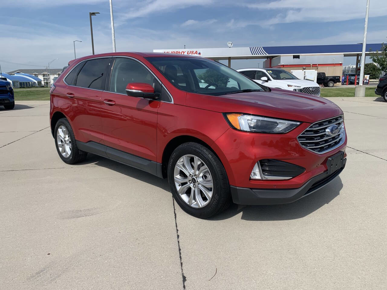 Used 2024 Ford Edge Titanium image 2