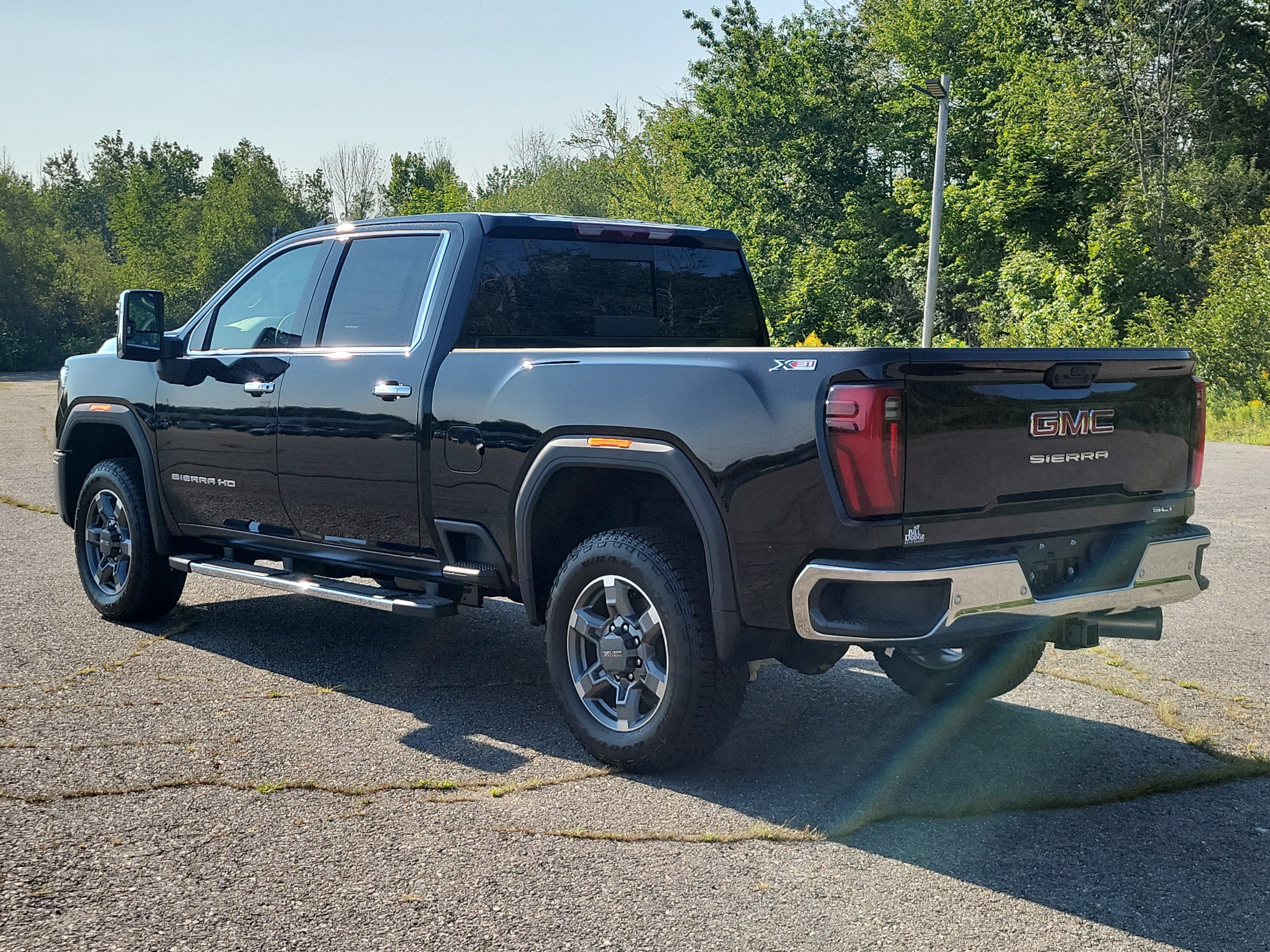 New 2026 GMC Sierra 3500 SLT w/ SLT Premium Package AWD/4WD image 5