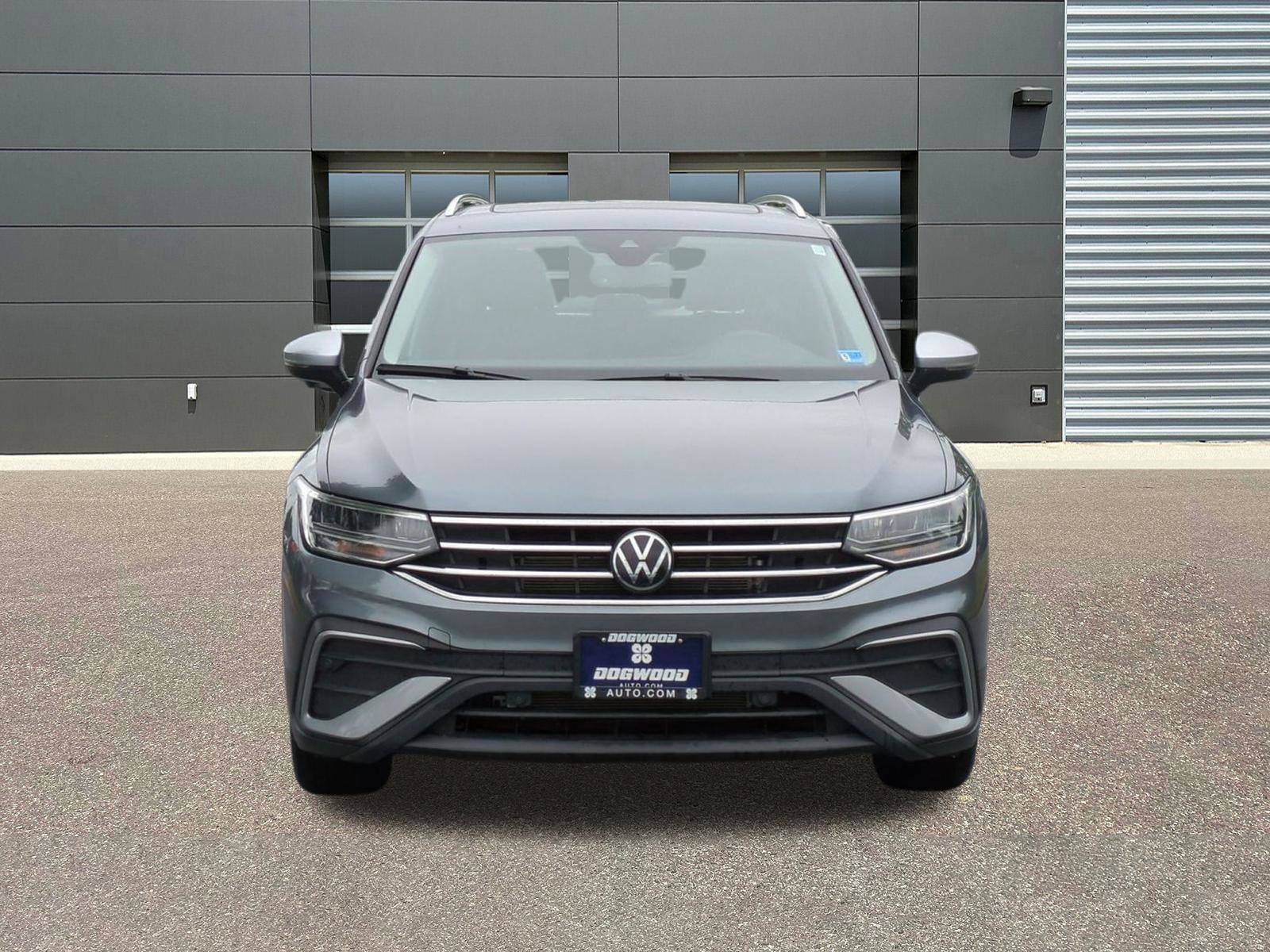 Used 2024 Volkswagen Tiguan Wolfsburg Edition AWD/4WD image 2