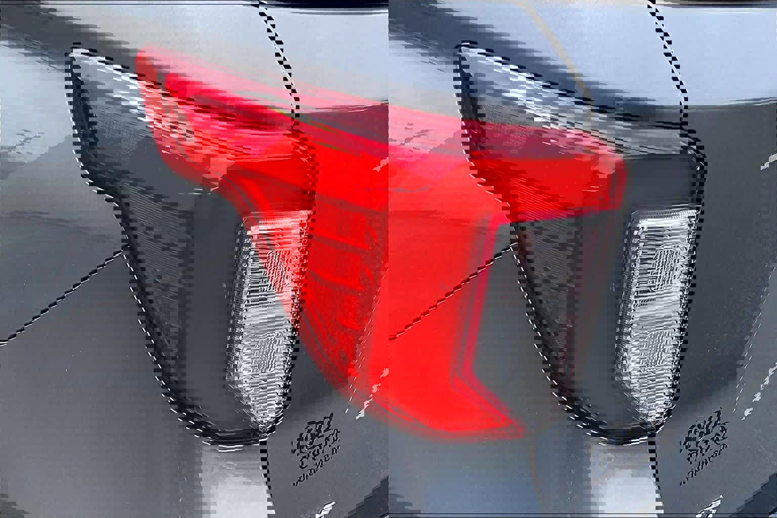 Used 2022 Ford Explorer XLT w/ Equipment Group 202A AWD/4WD image 28