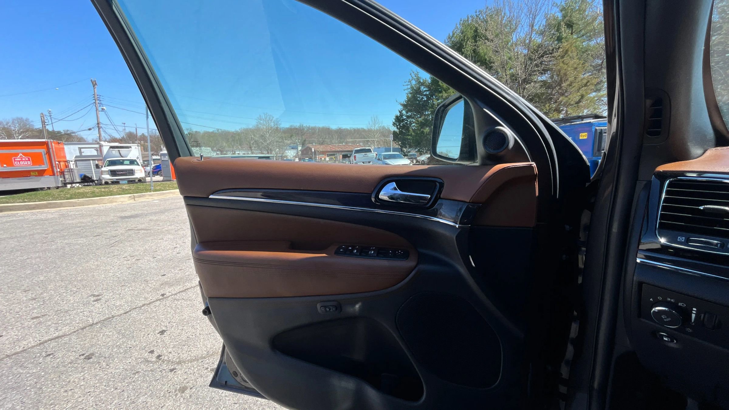 Used 2020 Jeep Grand Cherokee Overland AWD/4WD image 20