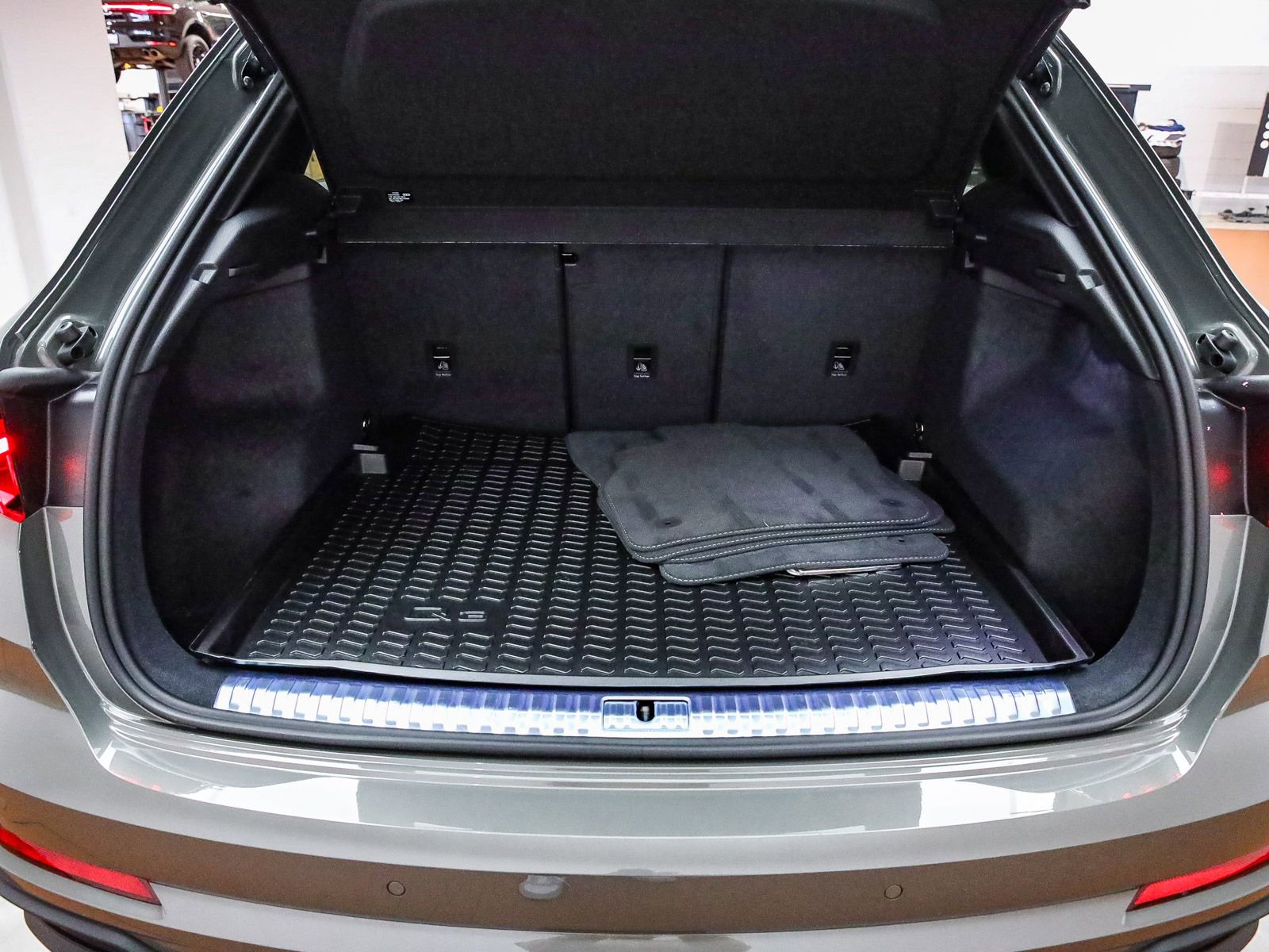 Certified 2025 Audi Q3 2.0T Premium w/ Convenience Package image 28