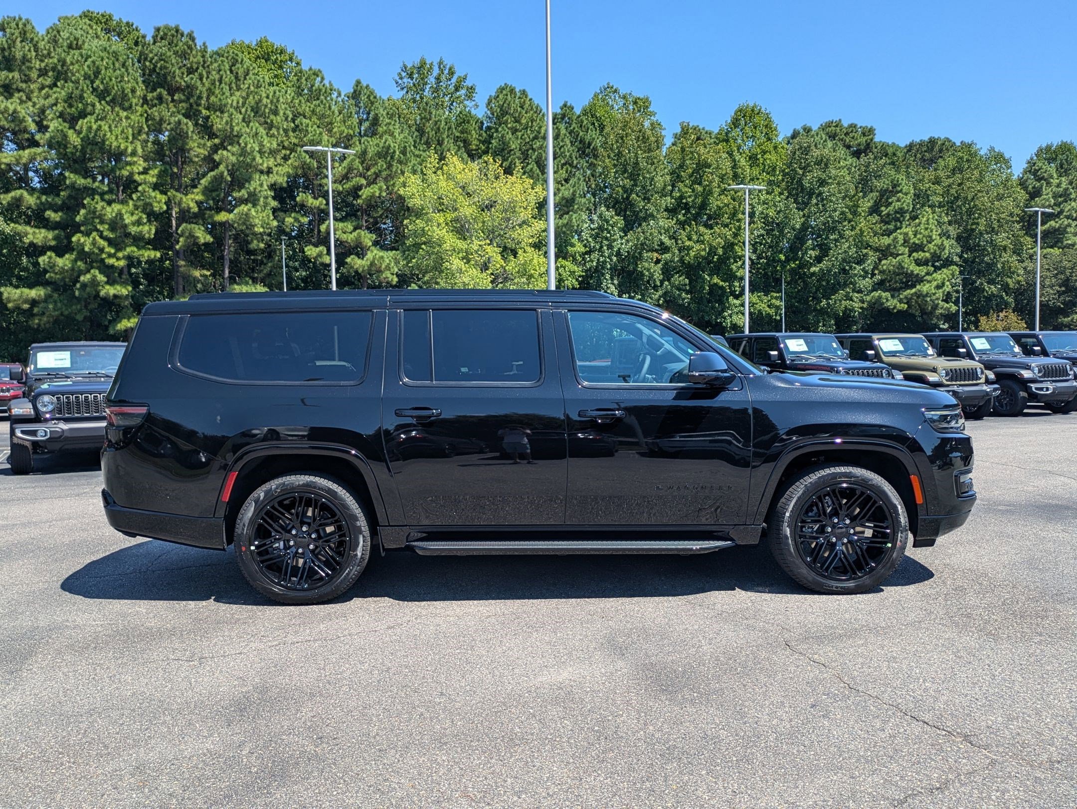 New 2025 Jeep Wagoneer L Series II w/ Convenience Group I image 4