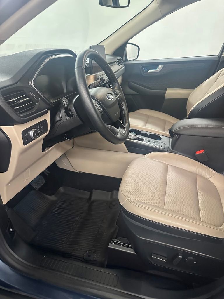 Used 2020 Ford Escape Titanium w/ Titanium Premium Package 2.0 AWD/4WD image 11