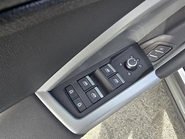 Used 2025 Audi Q3 2.0T Premium w/ Convenience Package AWD/4WD image 19