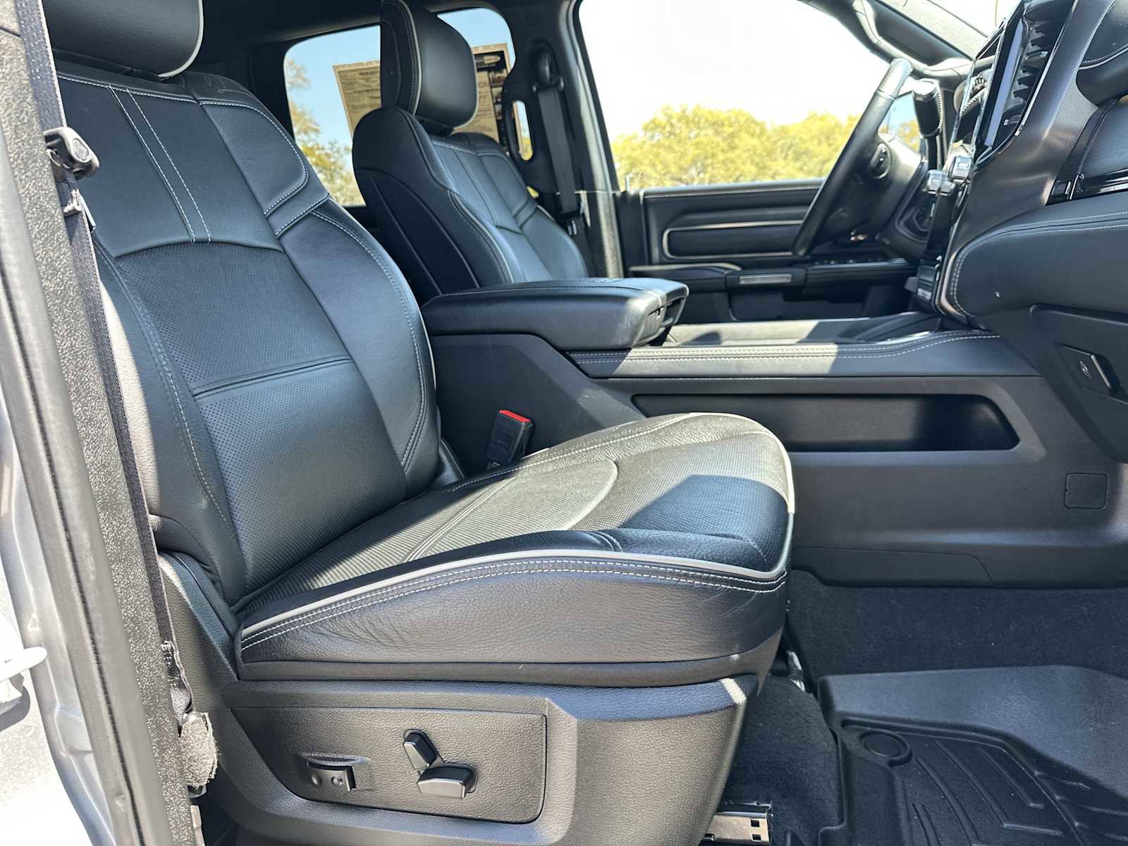 Used 2022 RAM 2500 Limited w/ Towing Technology Group image 28