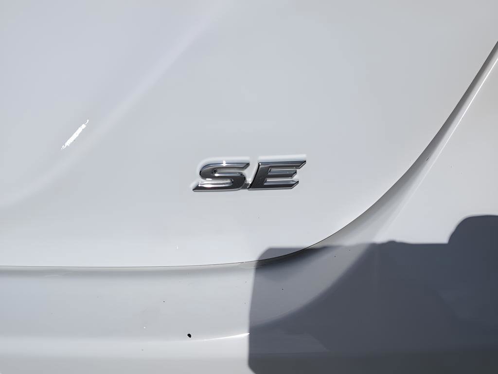Used 2023 Toyota Camry SE image 11