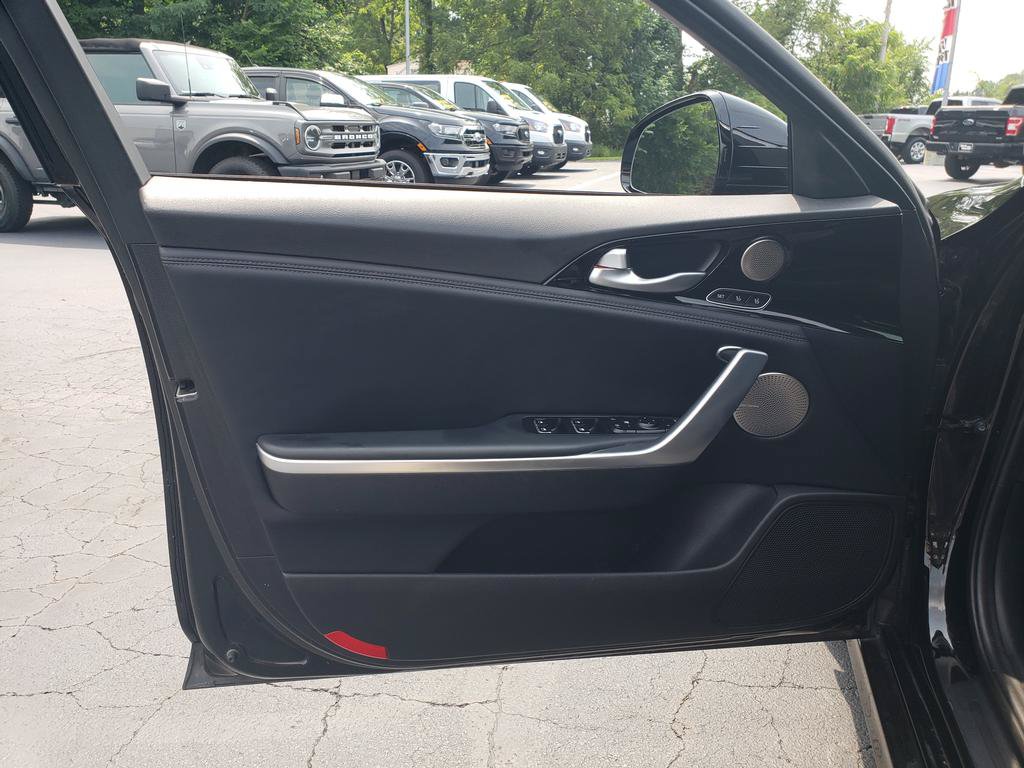 Used 2018 Kia Stinger Premium RWD image 12