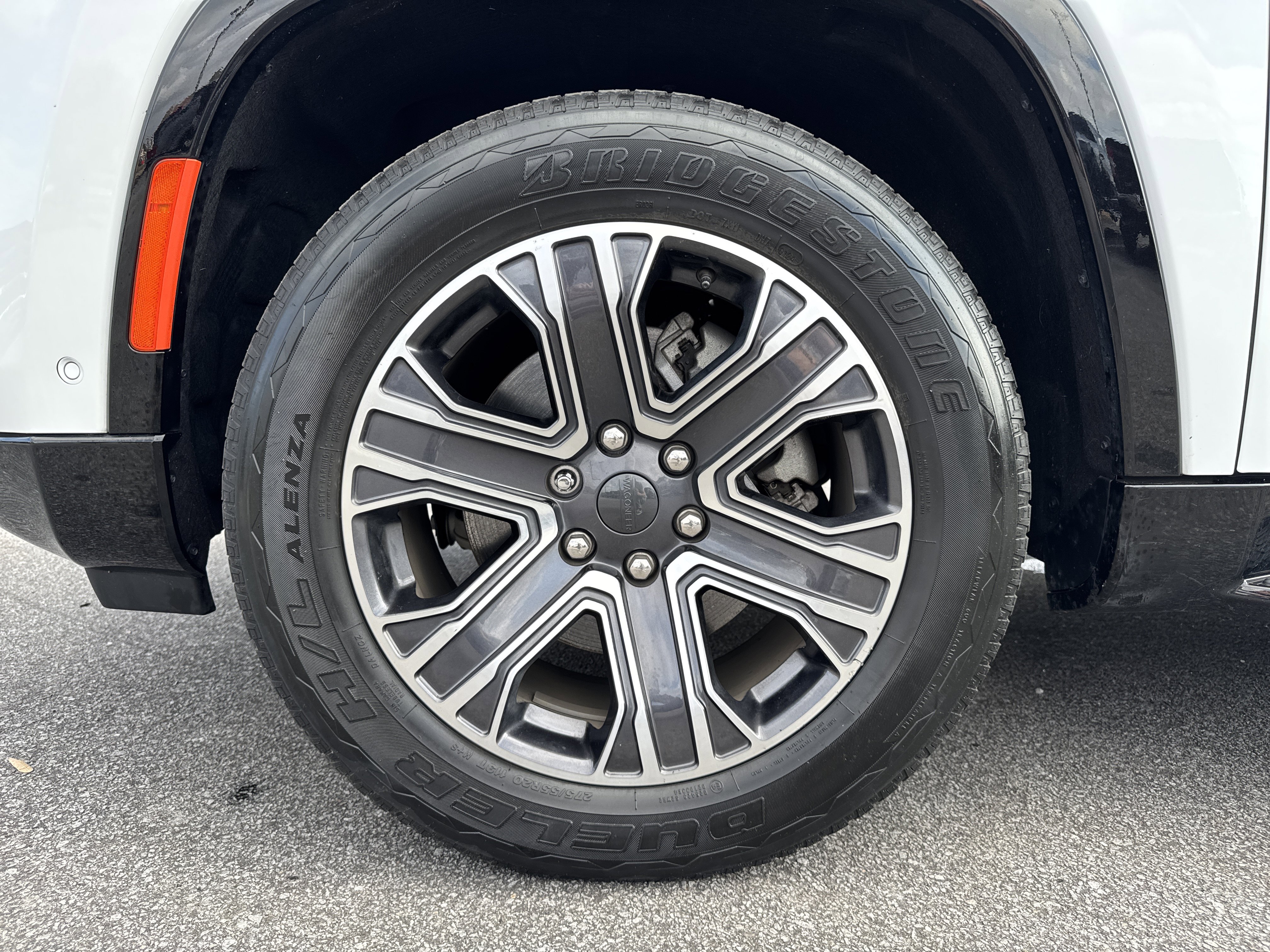 Used 2024 Jeep Wagoneer Series II w/ Flexible Seating Group image 12