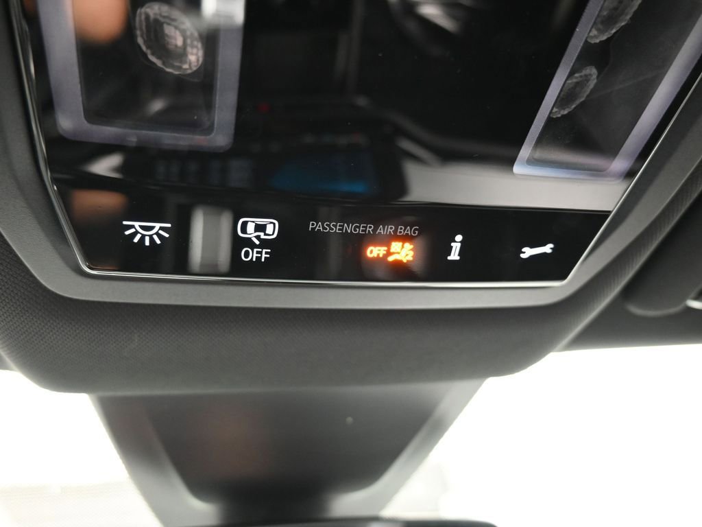 Used 2024 Volkswagen Atlas Cross Sport SE image 28