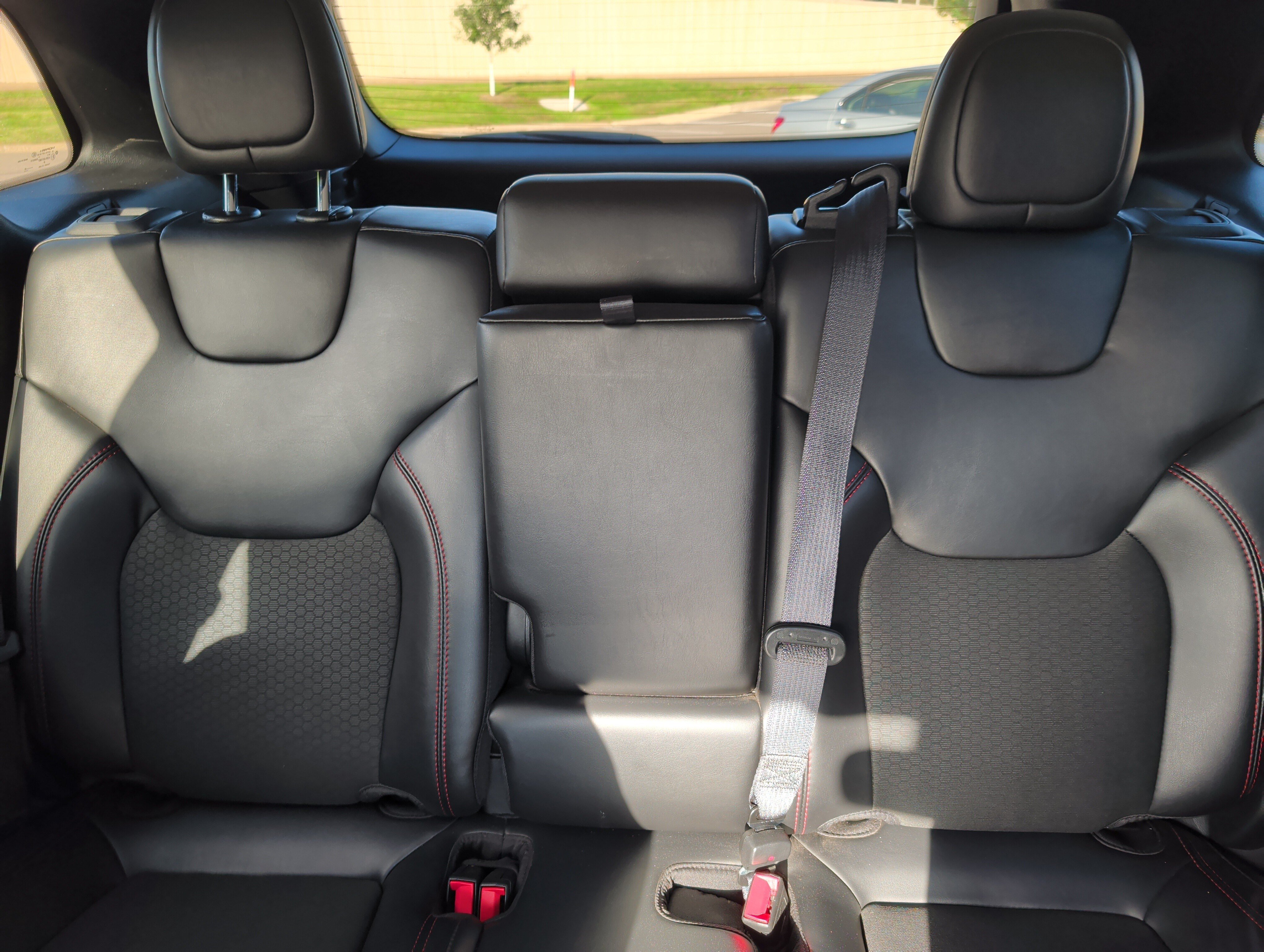 Used 2020 Jeep Cherokee Trailhawk w/ Cold Weather Group AWD/4WD image 13