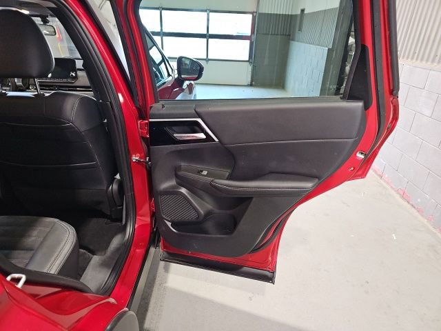 Used 2023 Mitsubishi Outlander SE image 16