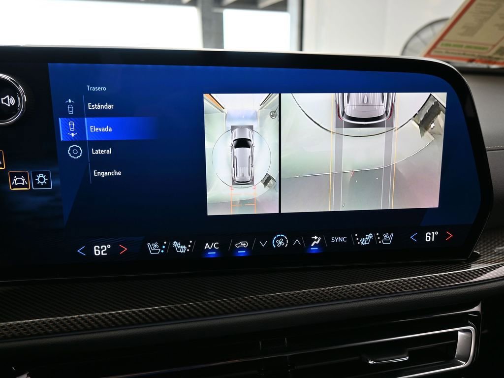 Used 2025 Chevrolet Traverse High Country image 22