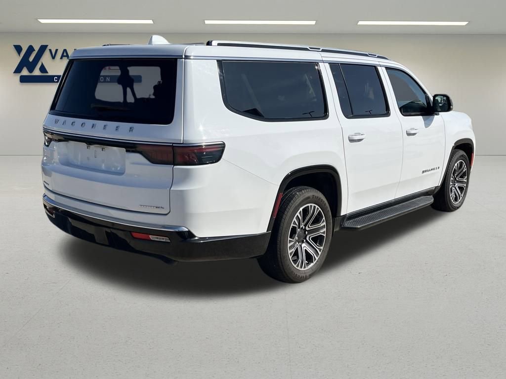 Used 2023 Jeep Wagoneer L Series II image 5