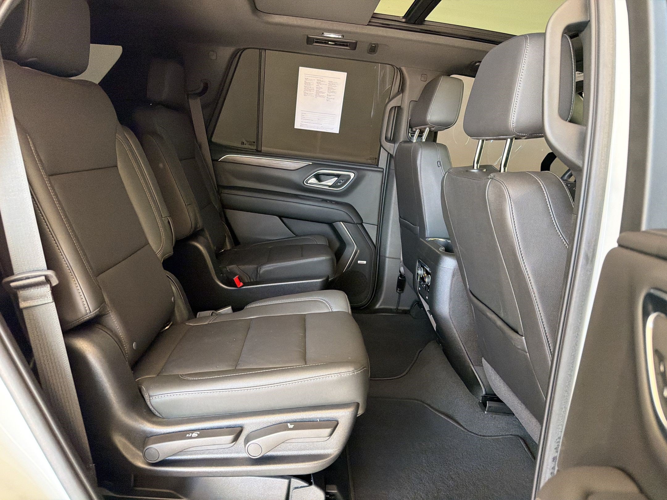 Used 2022 Chevrolet Tahoe Z71 w/ Luxury Package AWD/4WD image 31