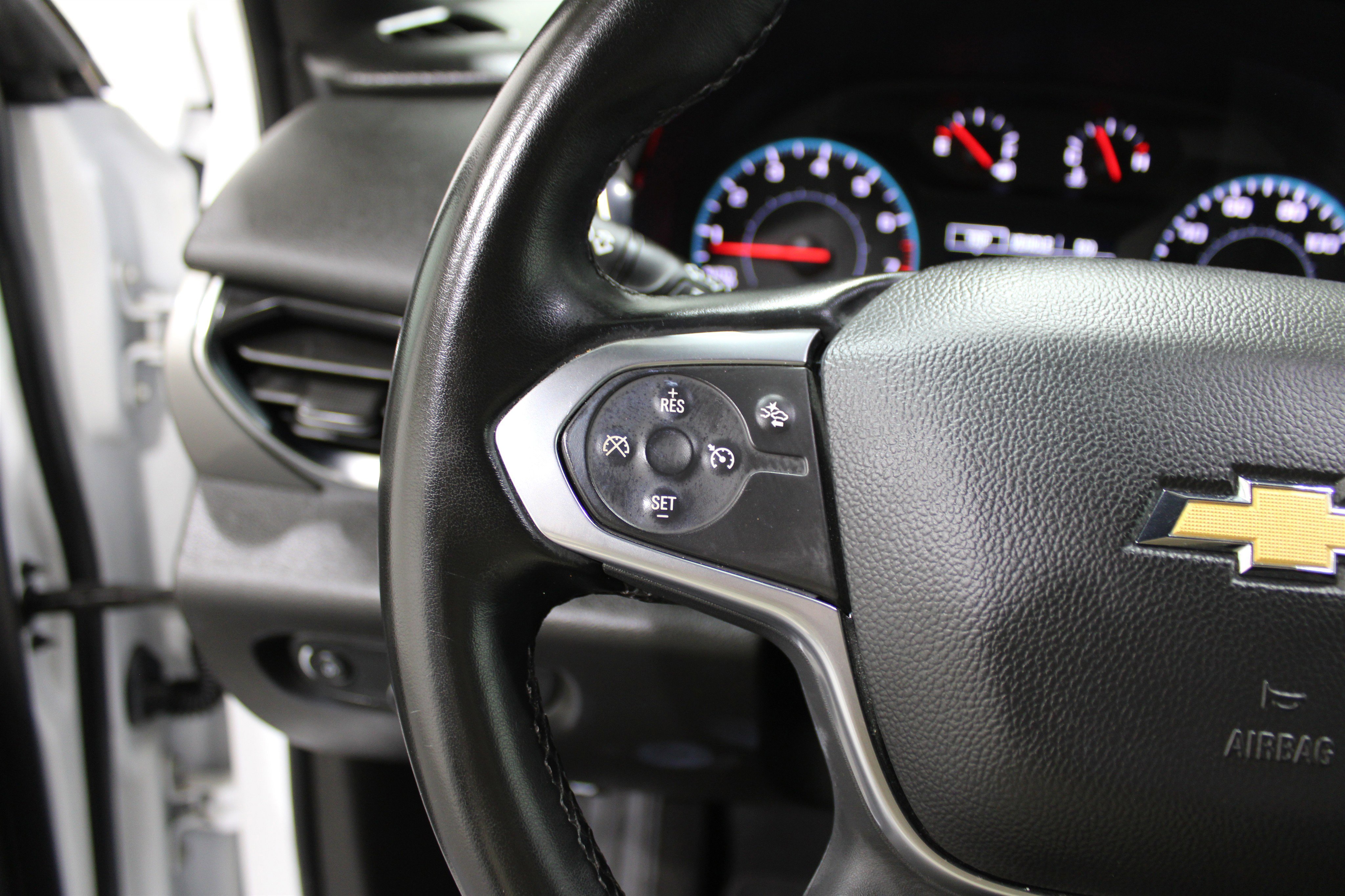 Used 2023 Chevrolet Traverse LT image 10