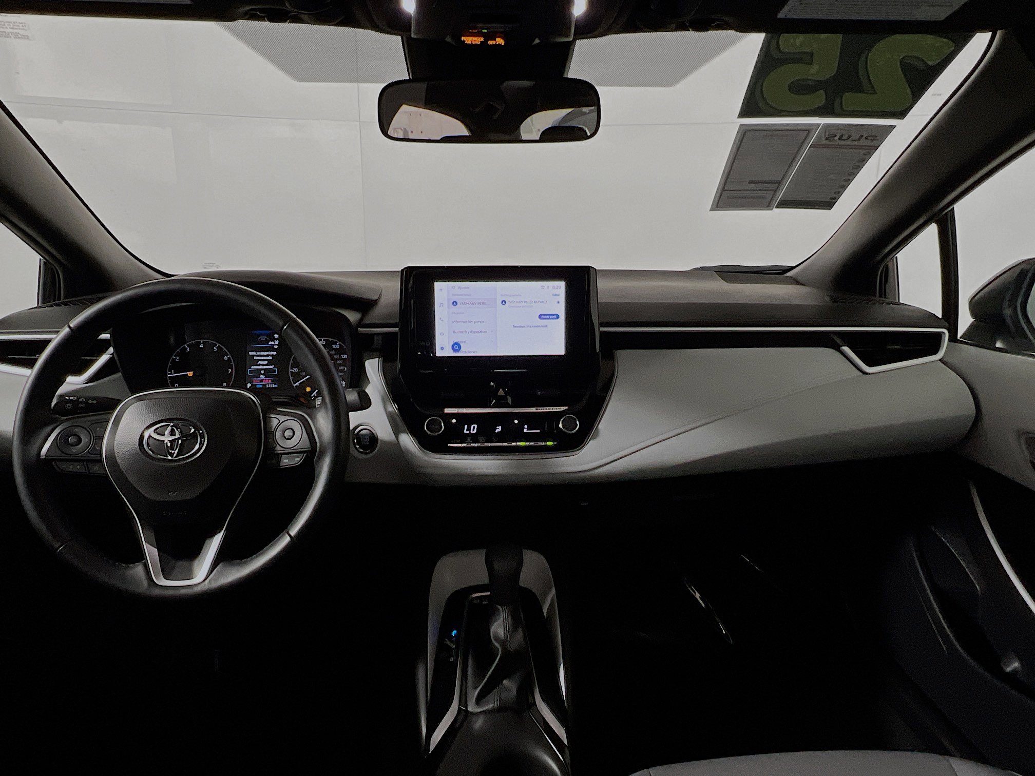 Used 2025 Toyota Corolla SE image 30