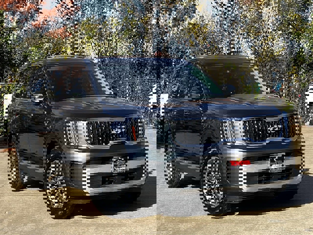 Used 2024 Kia Telluride LX image 2