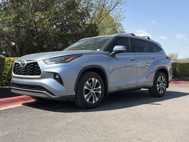 Used 2022 Toyota Highlander XLE image 11