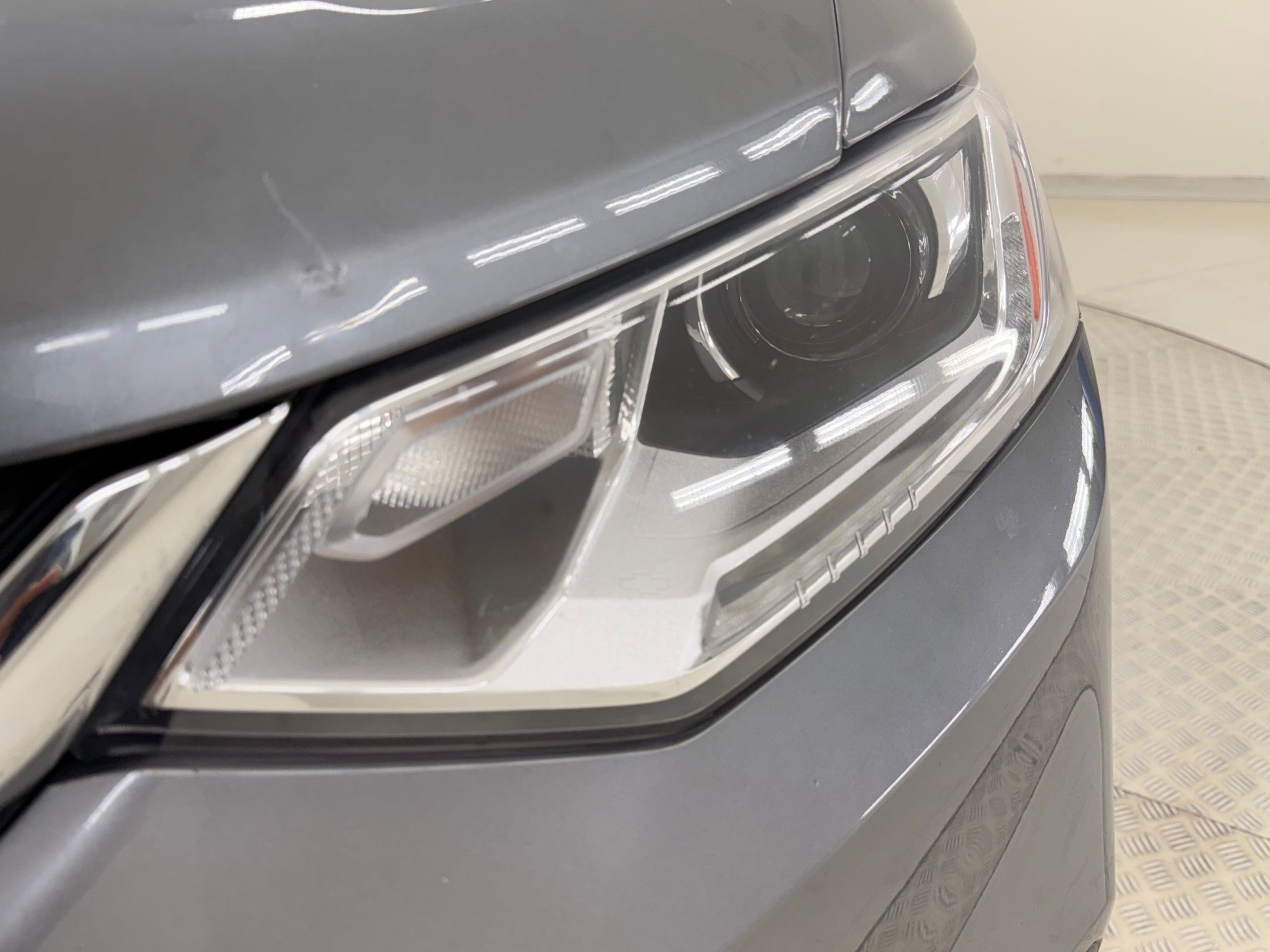 Used 2020 Chevrolet Traverse LS w/ LPO, Floor Liner Package FWD image 11