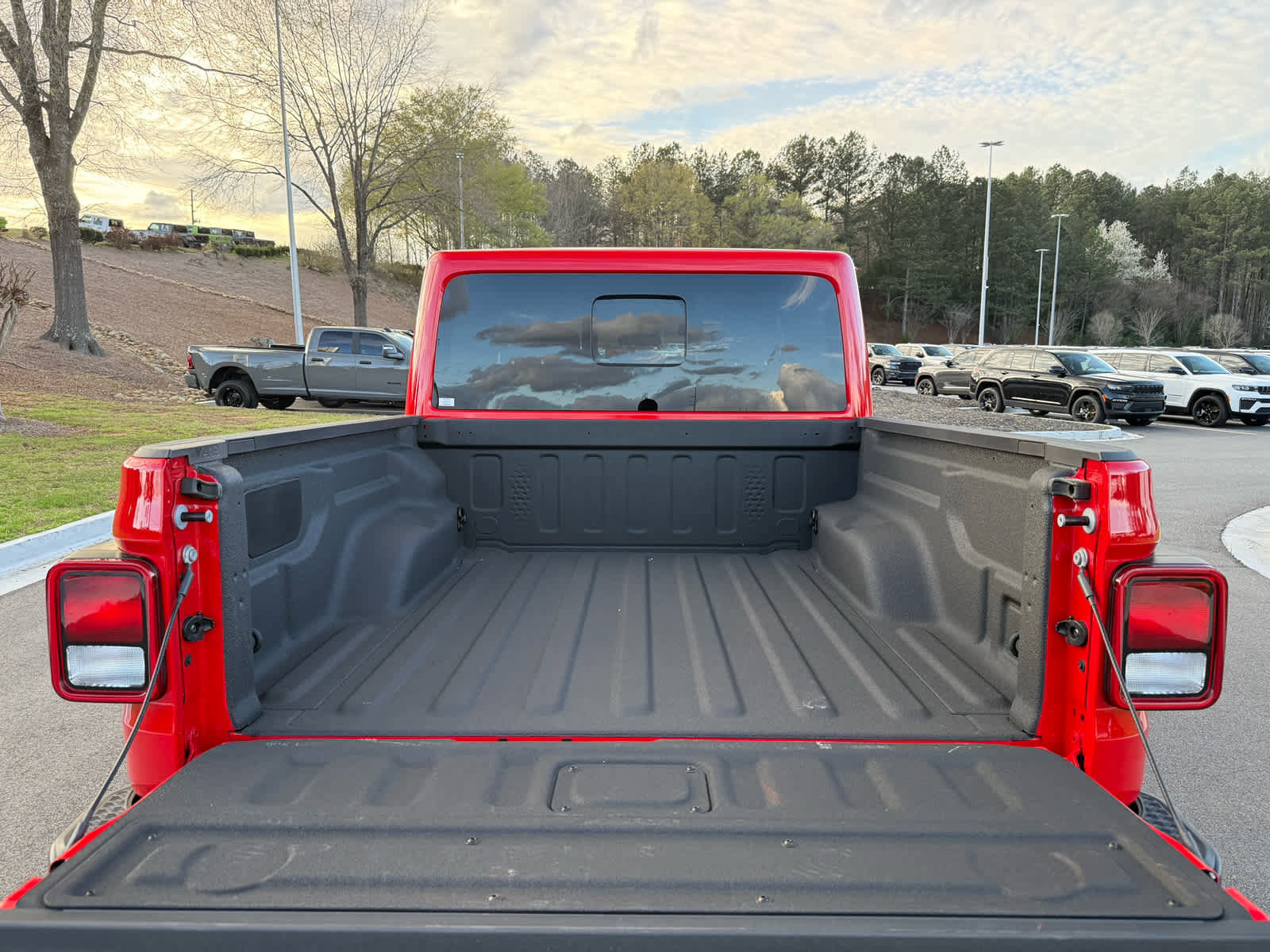 Used 2025 Jeep Gladiator Sport image 28