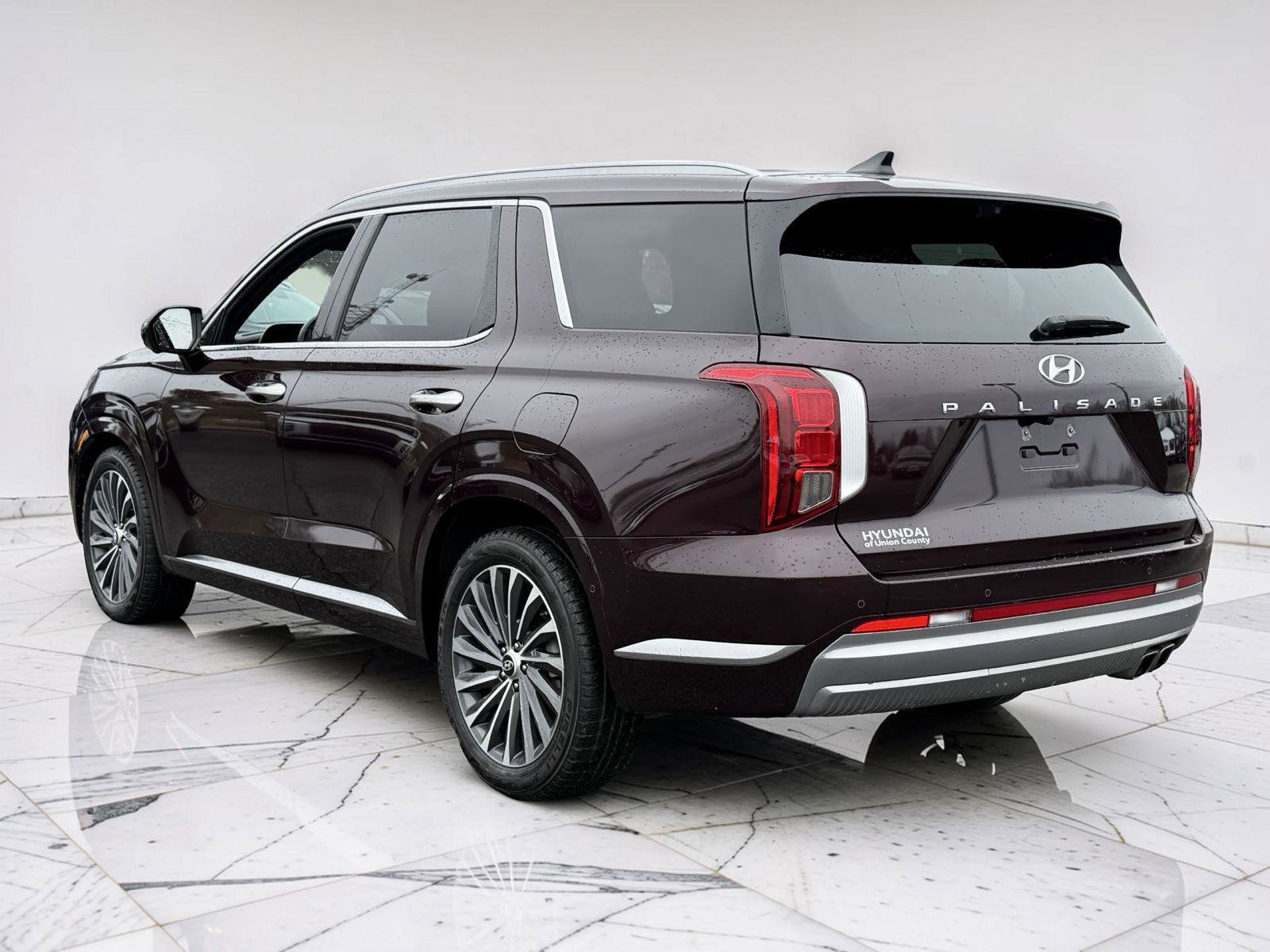 Used 2023 Hyundai Palisade Calligraphy image 3