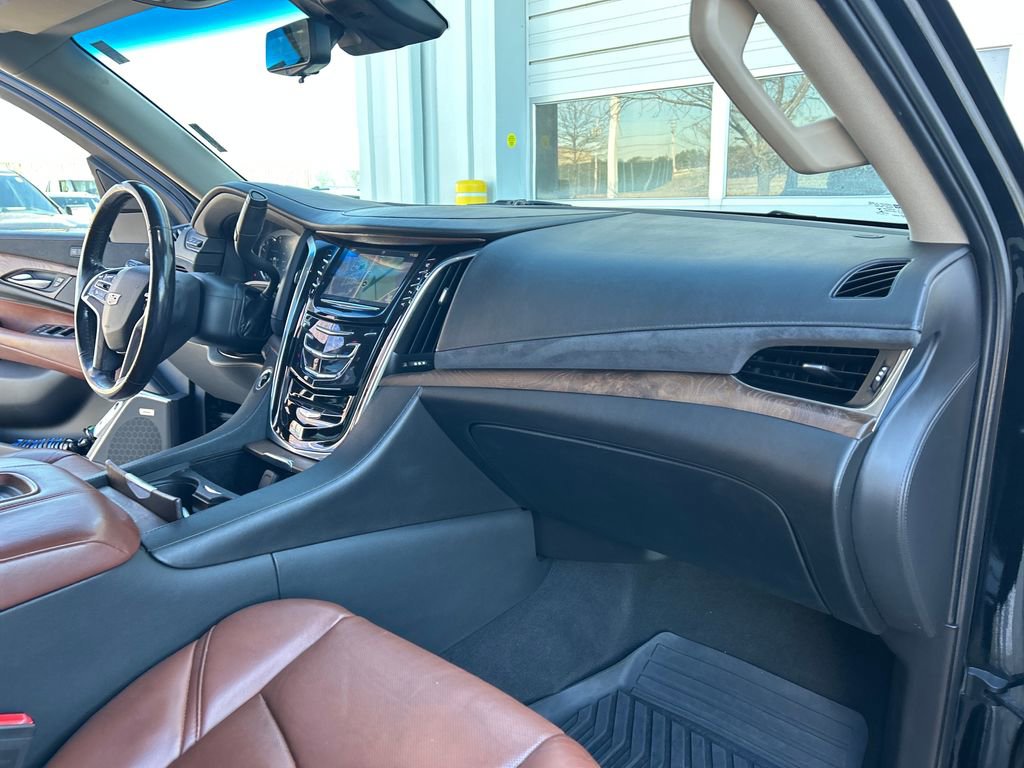 Used 2019 Cadillac Escalade Luxury image 33