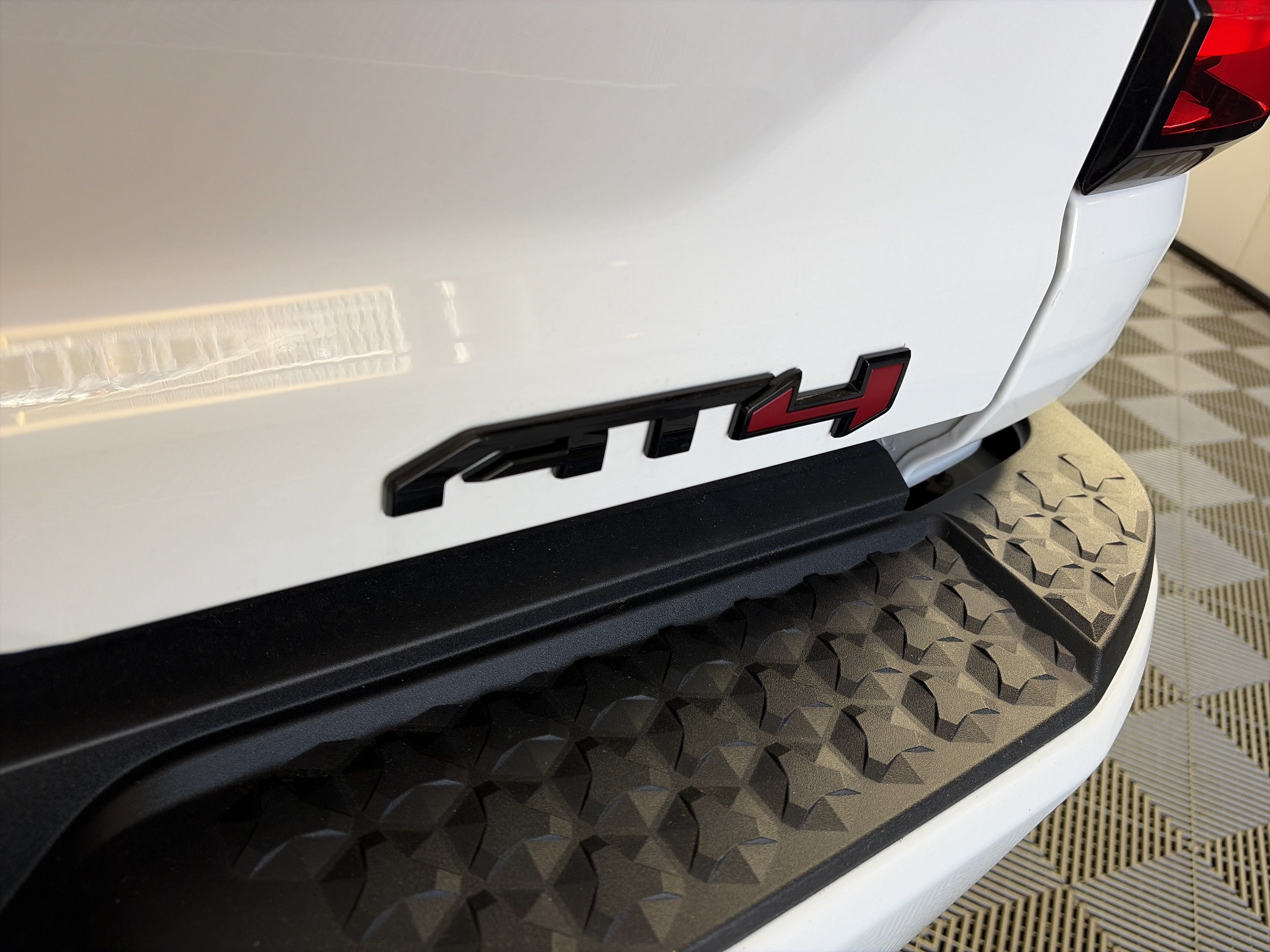 Used 2025 GMC Canyon AT4 AWD/4WD image 16