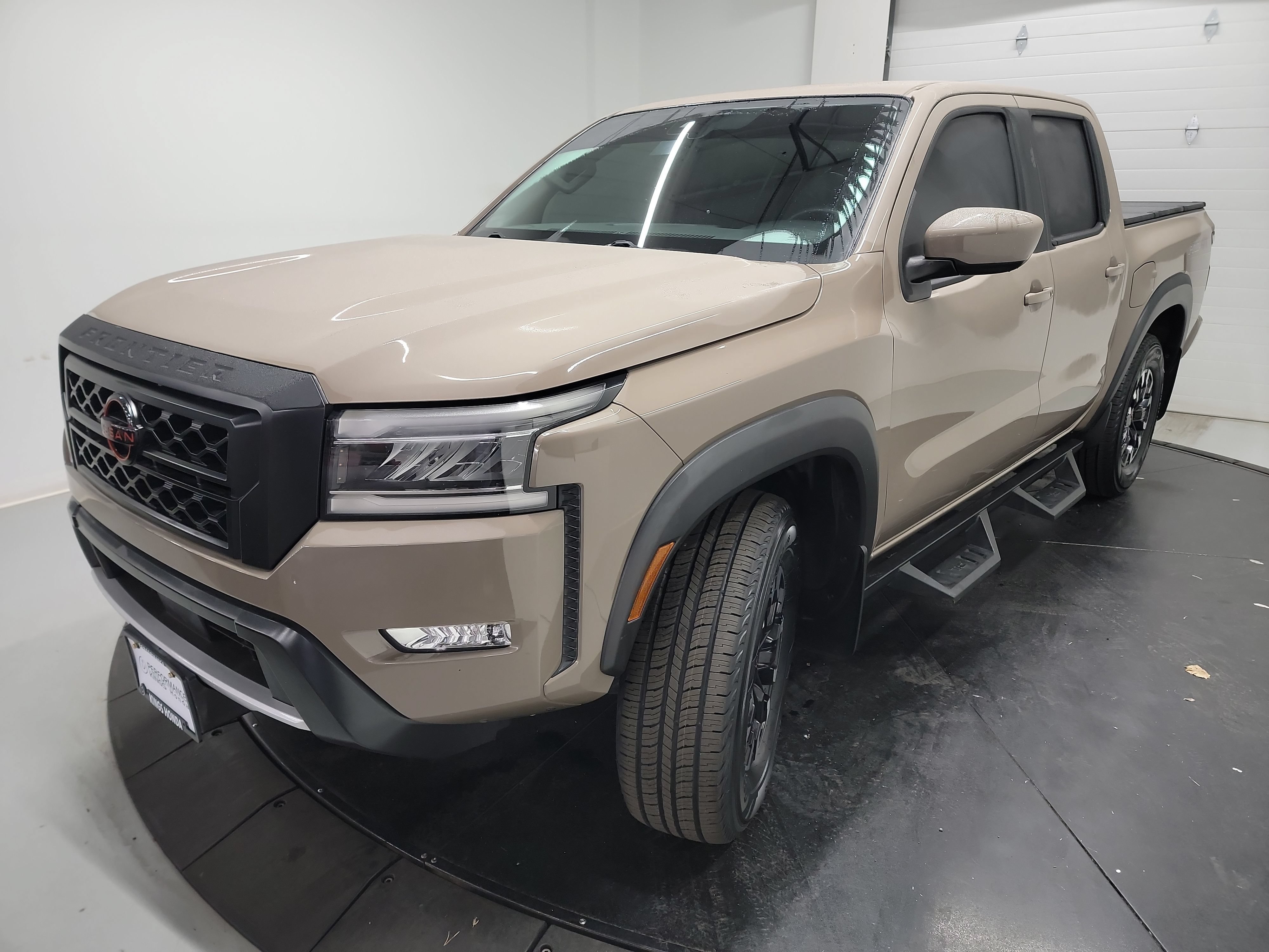 Used 2022 Nissan Frontier PRO-4X w/ Technology Package AWD/4WD image 3