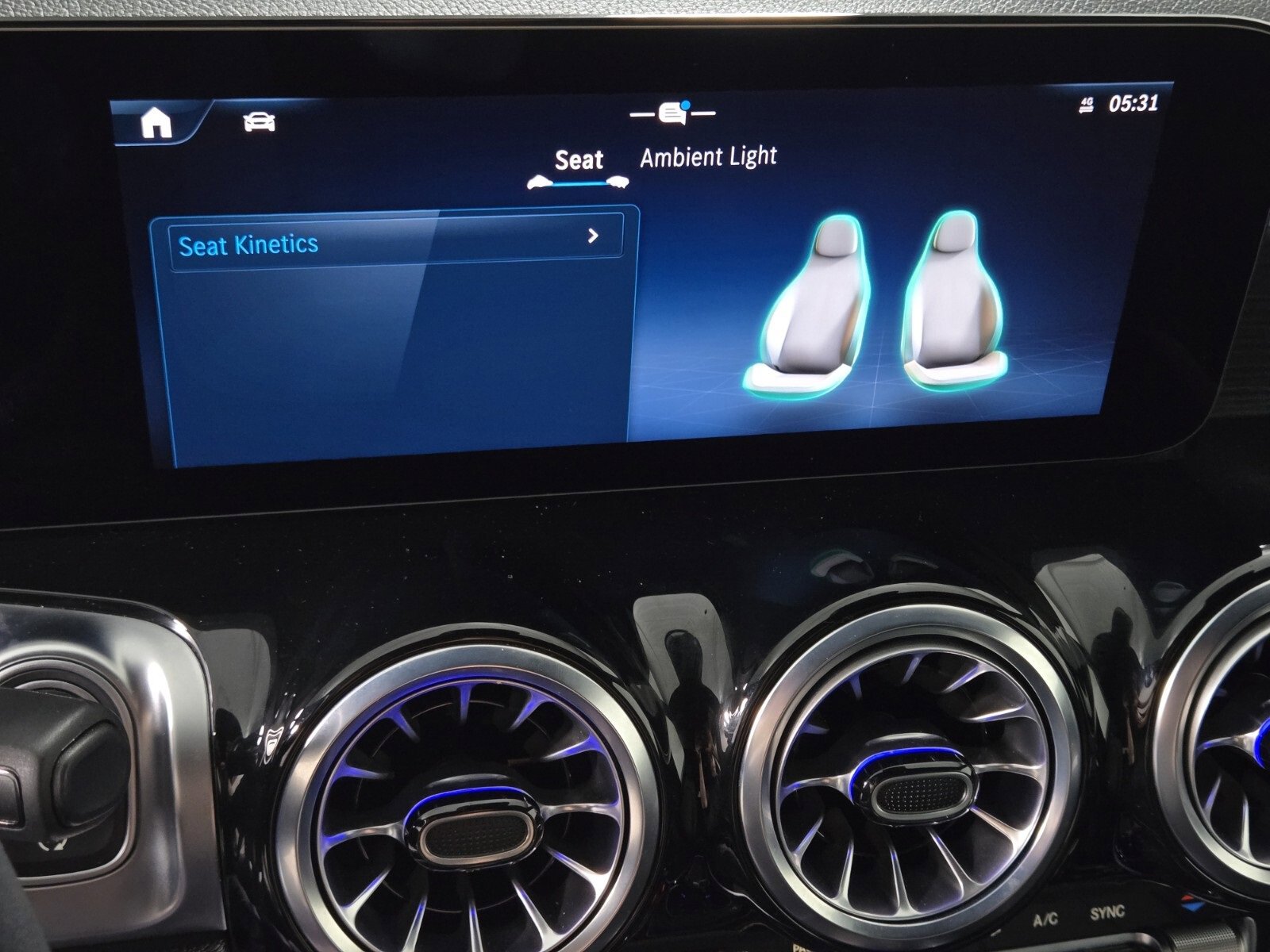 Used 2025 Mercedes-Benz GLB 250 image 31