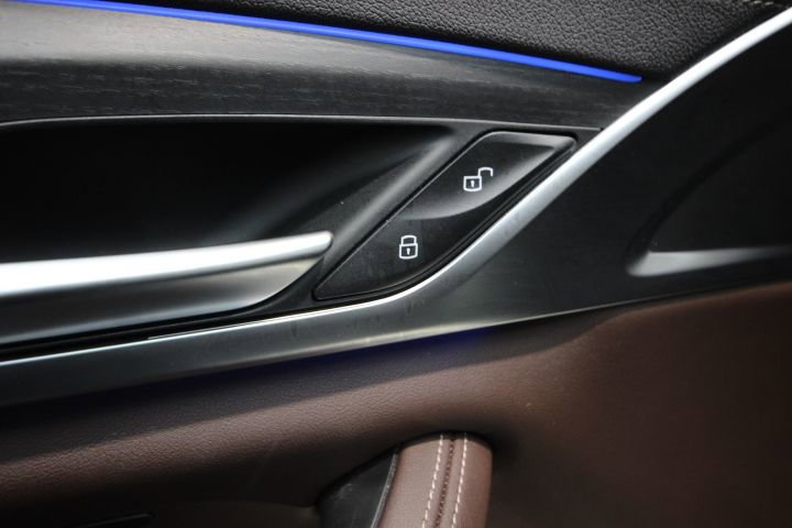 Used 2023 BMW M550i xDrive w/ Executive Package image 20