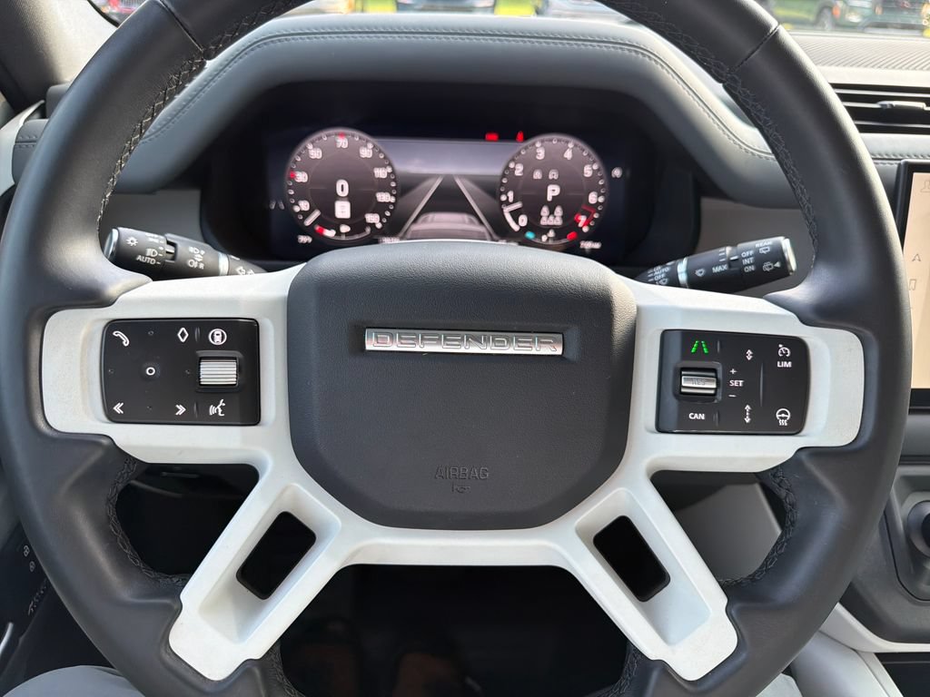 Used 2025 Land Rover Defender 130 X-Dynamic SE AWD/4WD image 21