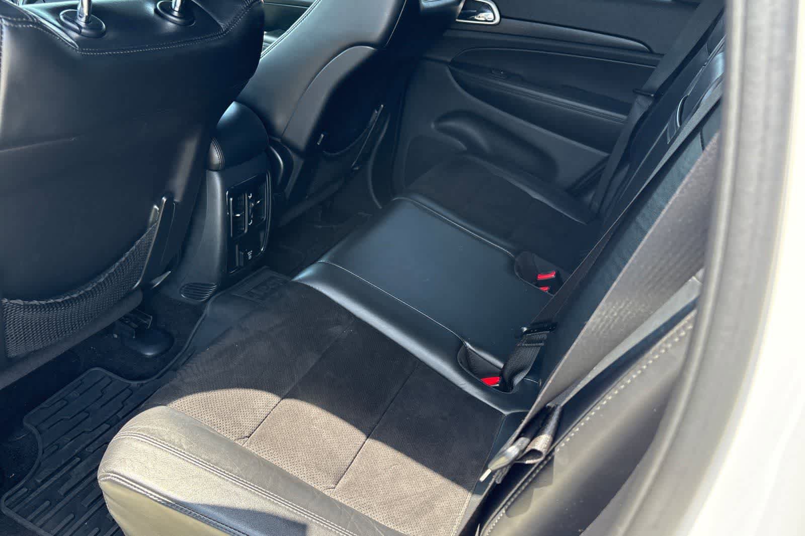 Used 2015 Jeep Grand Cherokee Altitude RWD image 5