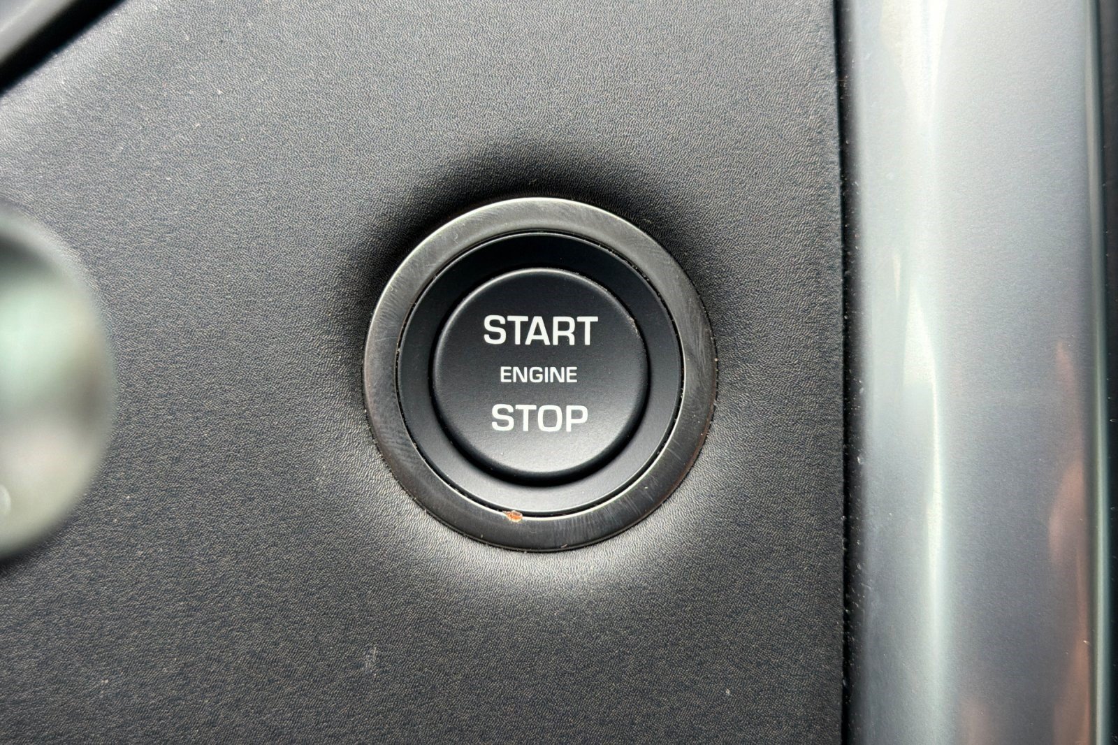 Certified 2025 Land Rover Discovery S AWD/4WD image 17